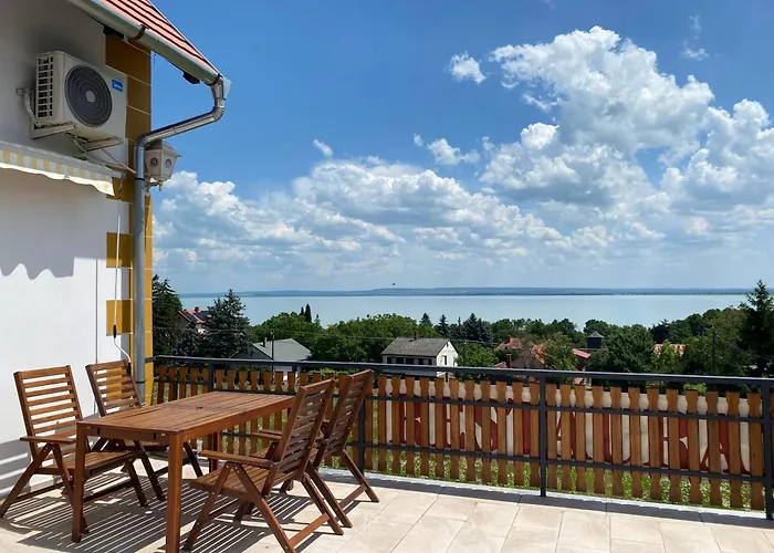 Georgina Panoramas - Bacchus Badacsony شقة